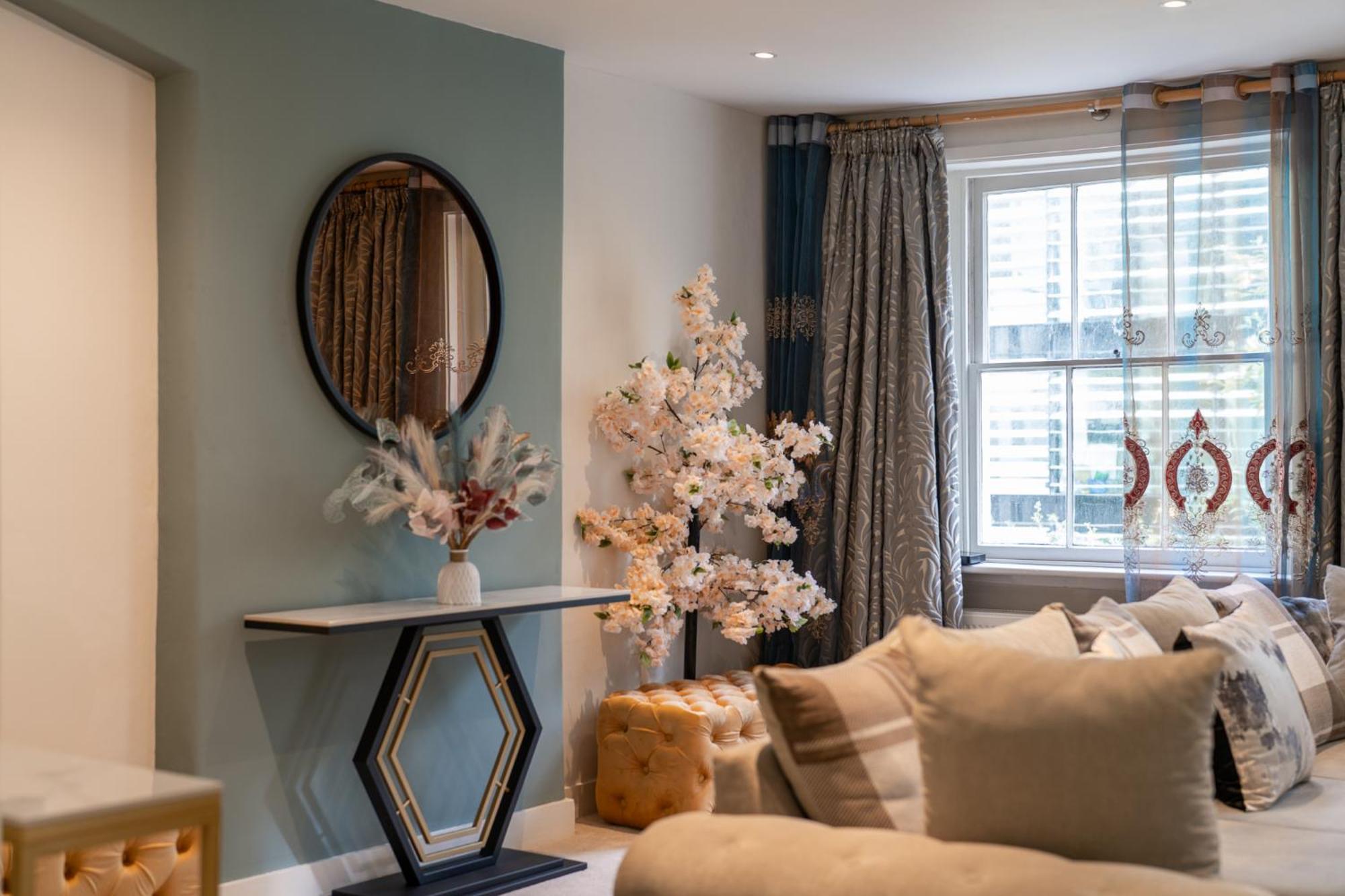 Grand 200 Sqm 3-bedroom * London