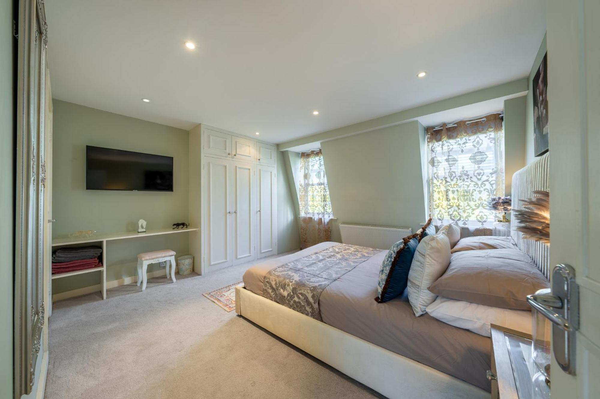 Grand 200 Sqm 3-bedroom Villa *