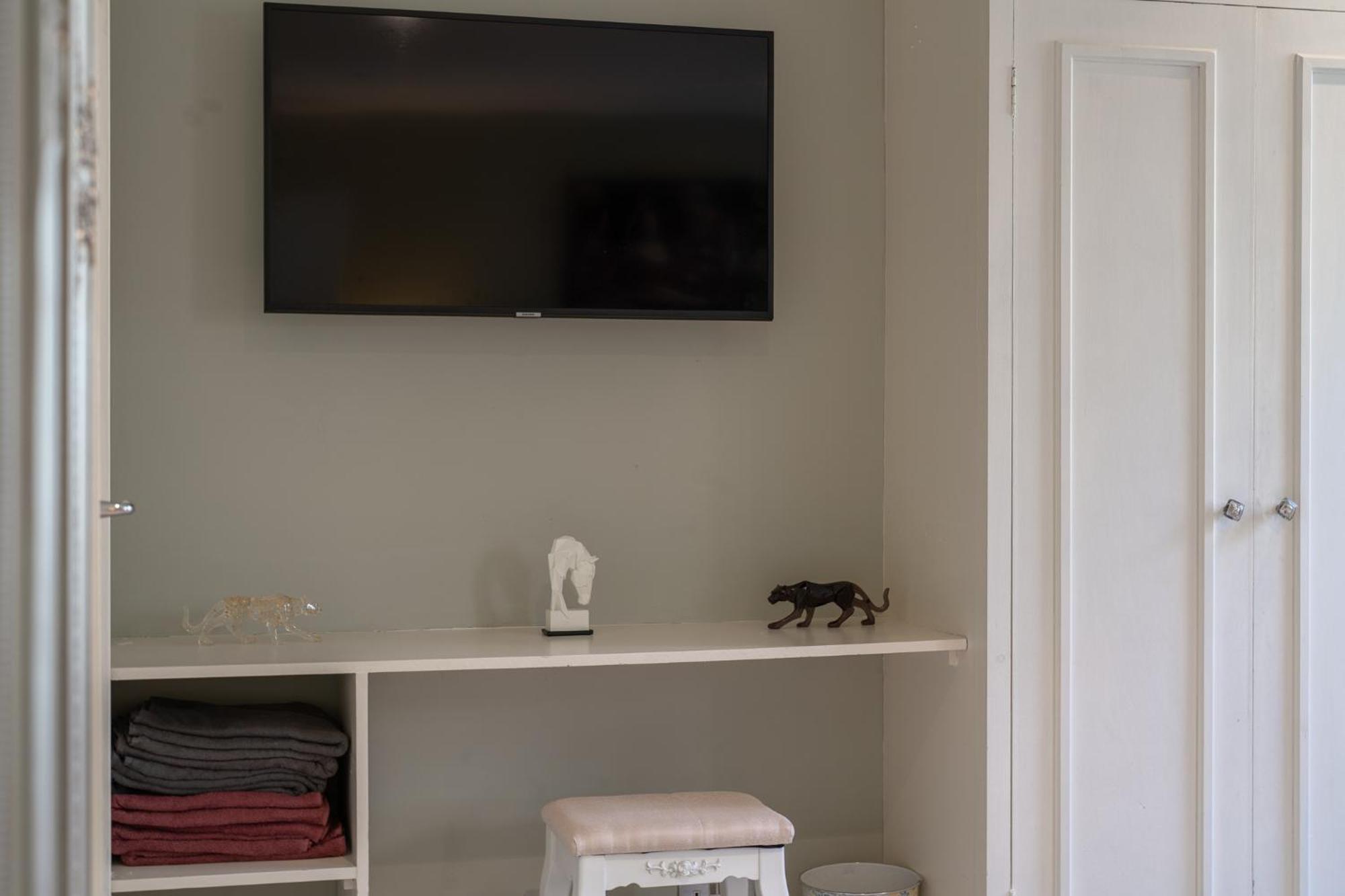 Grand 200 Sqm 3-bedroom * London