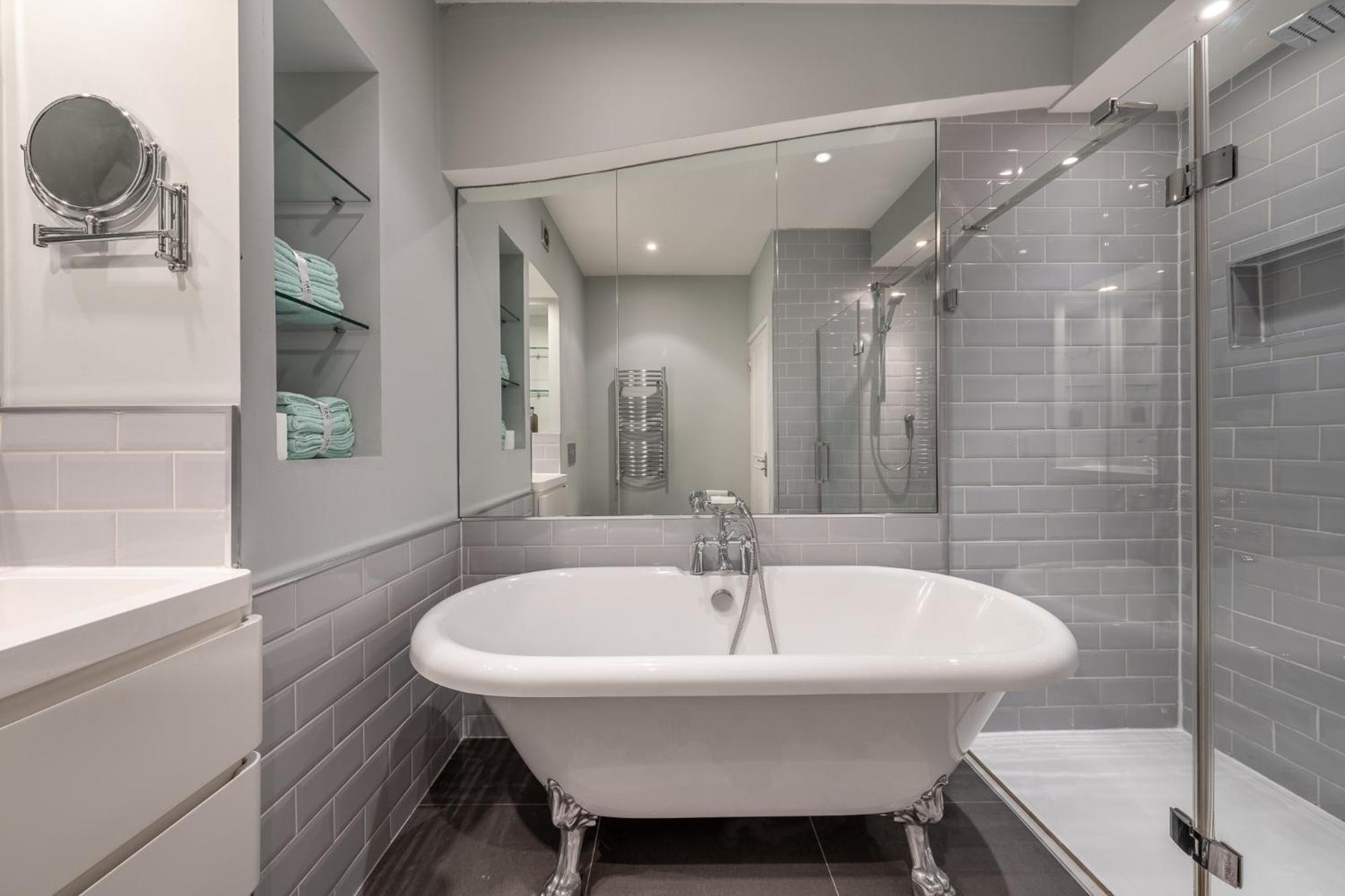 Grand 200 Sqm 3-bedroom London