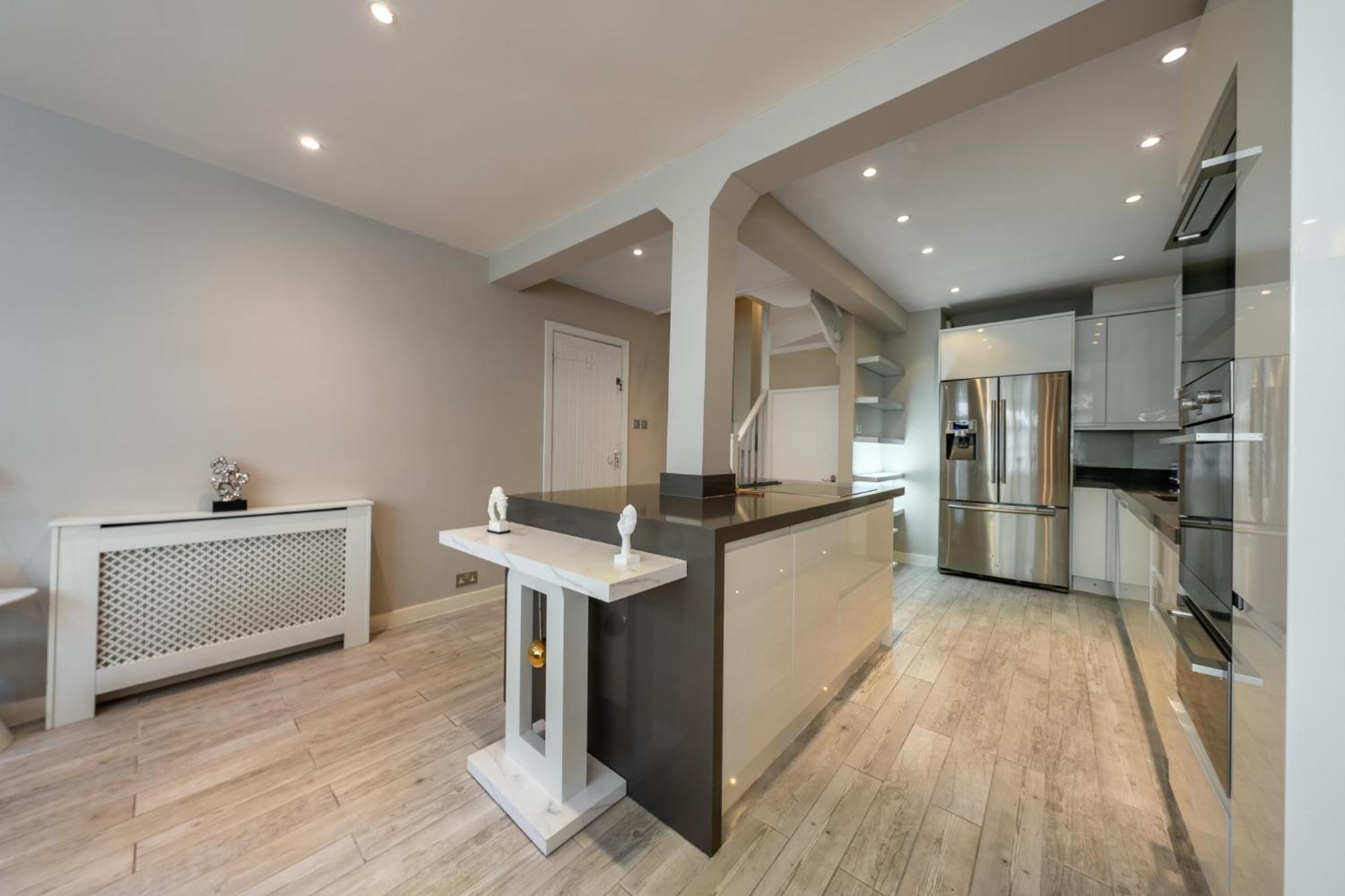 Grand 200 Sqm 3-bedroom
